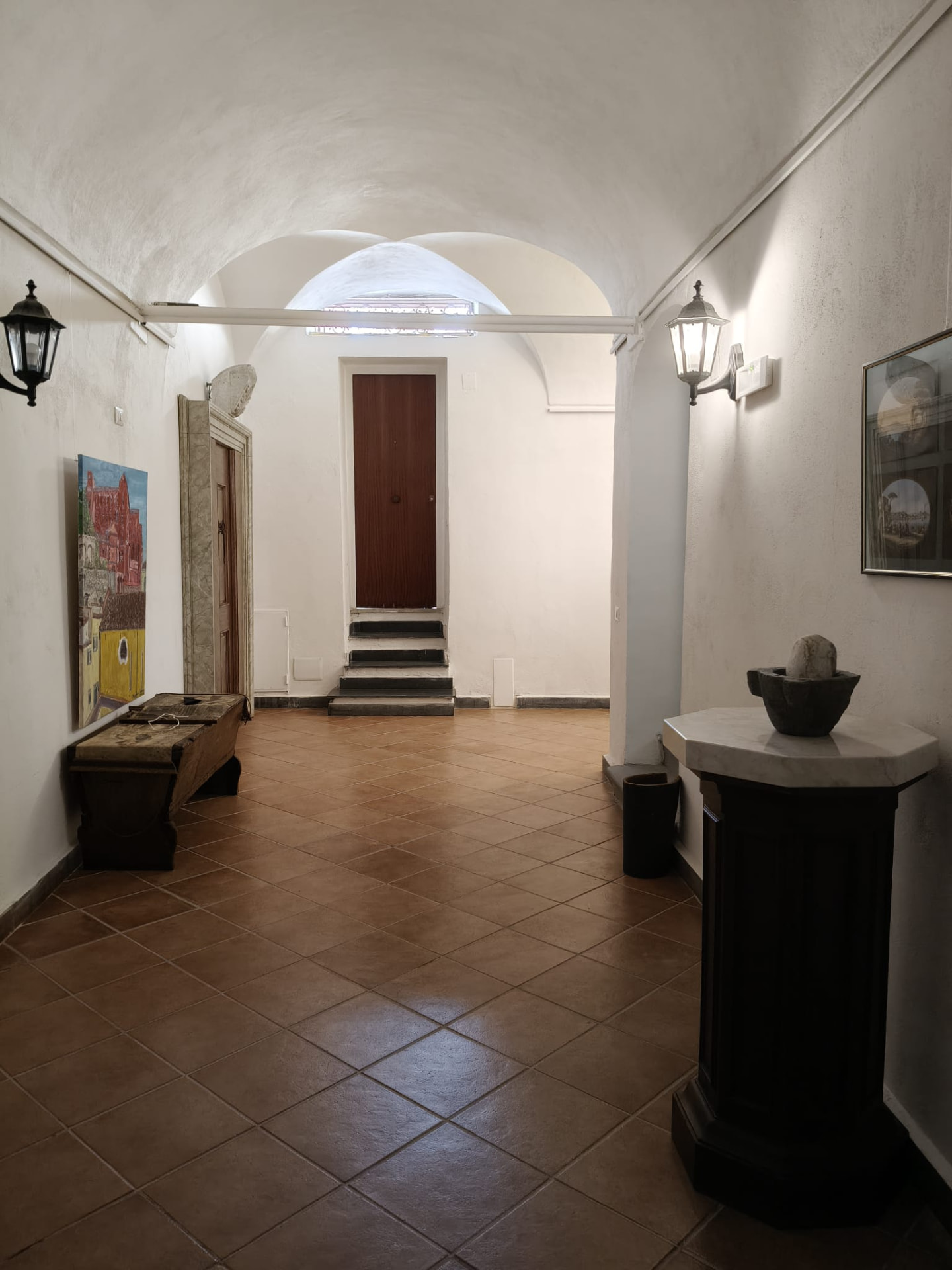 L’ingresso voltato dell’edificio